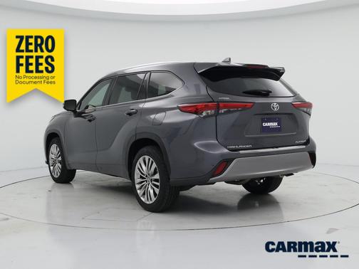 Gray 2023 Toyota Highlander Platinum