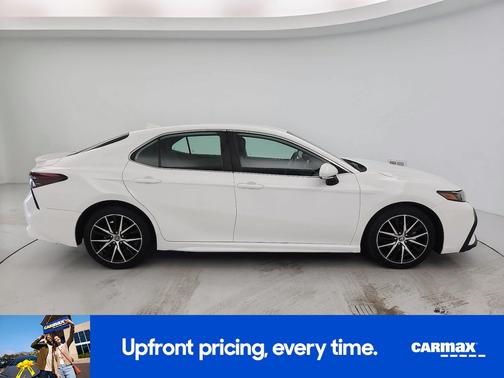 White 2023 Toyota Camry SE