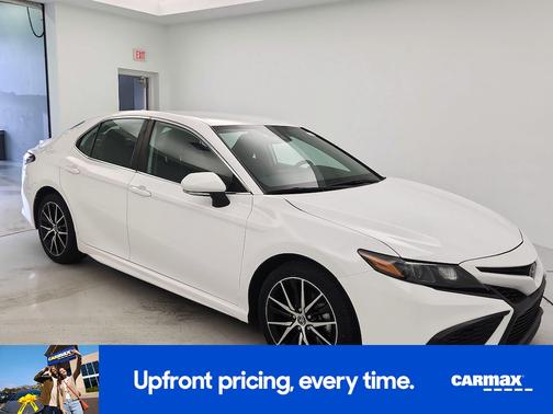 White 2023 Toyota Camry SE