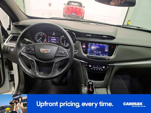 White 2023 Cadillac XT5 Luxury