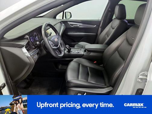 White 2023 Cadillac XT5 Luxury
