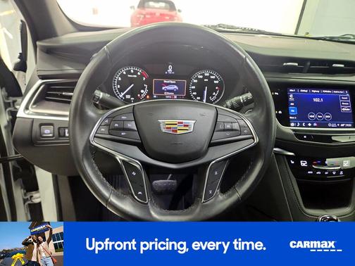 White 2023 Cadillac XT5 Luxury