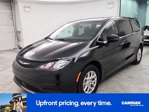 2025 Chrysler Voyager LX