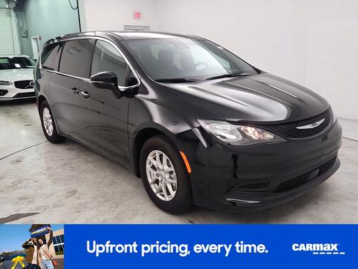 2025 Chrysler Voyager LX