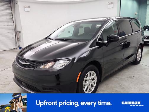 2025 Chrysler Voyager LX