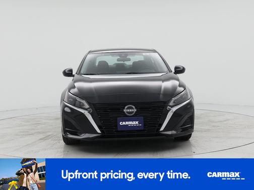 Black 2023 Nissan Altima SV