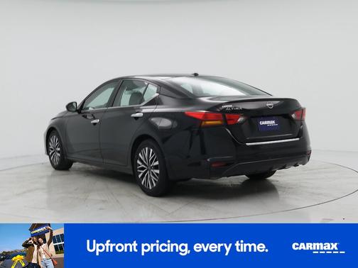 Black 2023 Nissan Altima SV
