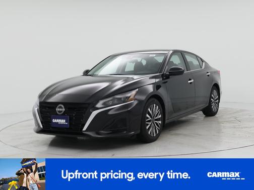 Black 2023 Nissan Altima SV