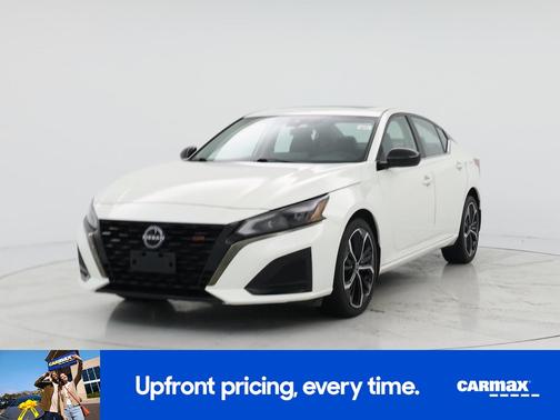 White 2023 Nissan Altima SR