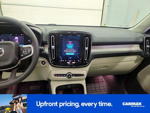 2024 Volvo XC40 B5 Plus Bright Theme