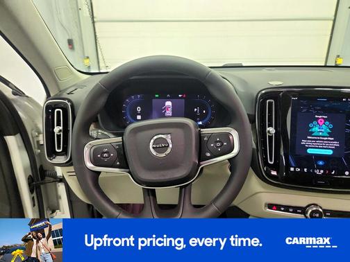 2024 Volvo XC40 B5 Plus Bright Theme