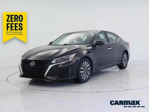 Black 2023 Nissan Altima SV