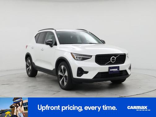 2023 Volvo XC40 B5 Plus Dark Theme