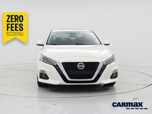 White 2019 Nissan Altima SV