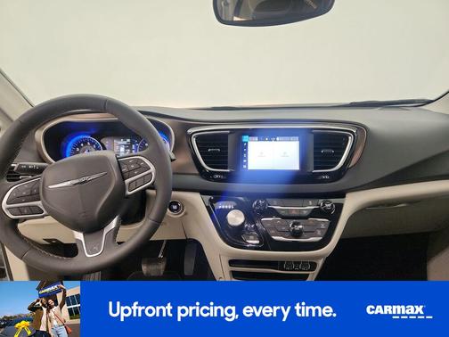 2024 Chrysler Voyager LX