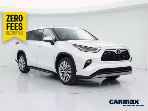 White 2023 Toyota Highlander Platinum