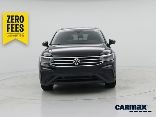 Gray 2023 Volkswagen Tiguan SE