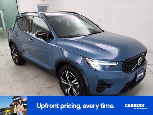 2024 Volvo XC40 B5 Core Dark Theme
