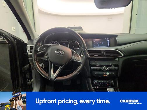 2017 INFINITI QX30 Premium