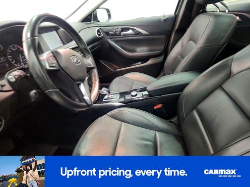 2017 INFINITI QX30 Premium