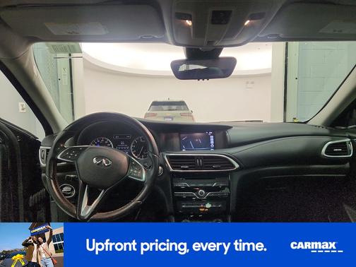 2017 INFINITI QX30 Premium