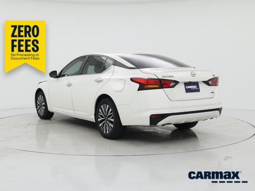 White 2024 Nissan Altima SV