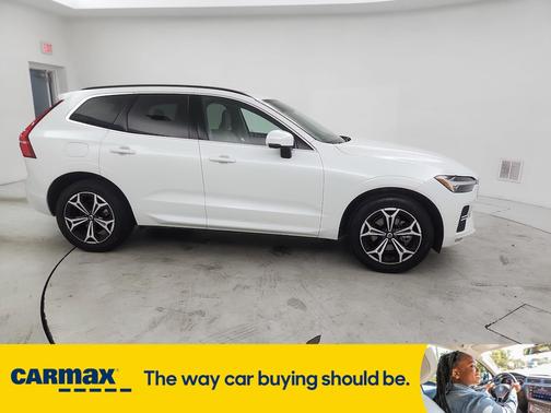 2022 Volvo XC60 B5 Momentum