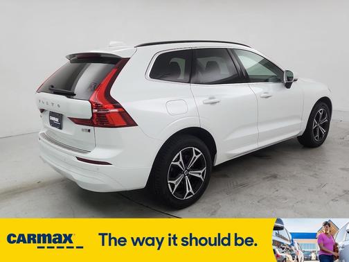 2022 Volvo XC60 B5 Momentum
