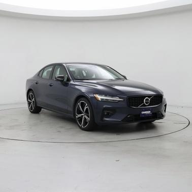 2023 Volvo S60 B5 Plus Dark Theme