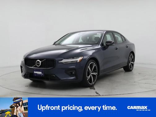 2023 Volvo S60 B5 Plus Dark Theme