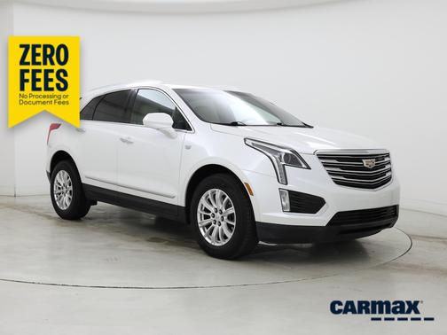 White 2017 Cadillac XT5