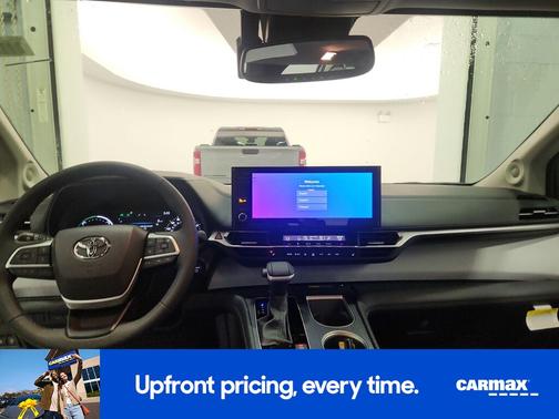 White 2025 Toyota Sienna XLE