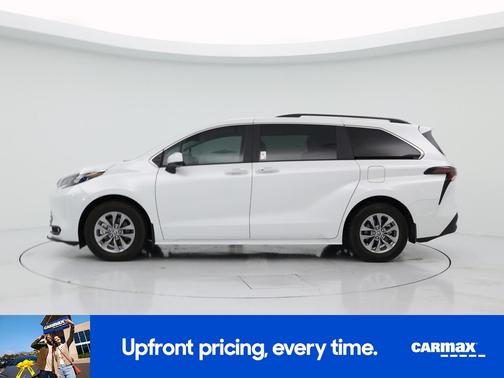 White 2025 Toyota Sienna XLE
