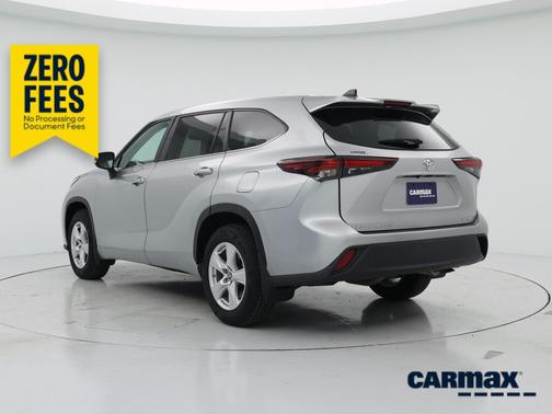 Silver 2024 Toyota Highlander LE