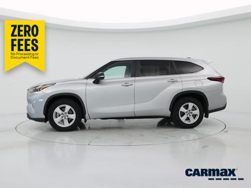 Silver 2024 Toyota Highlander LE