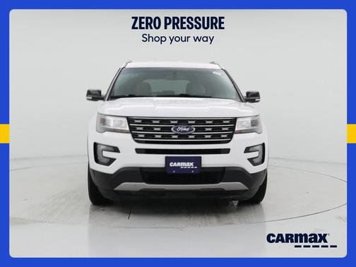 White 2017 Ford Explorer XLT