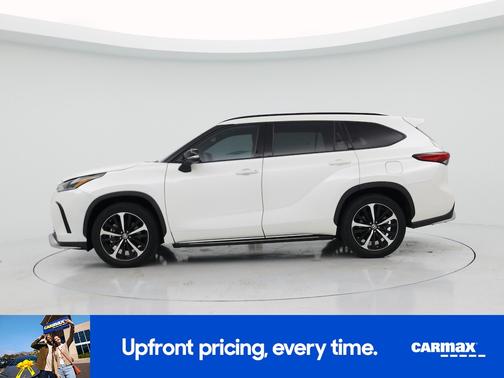White 2021 Toyota Highlander XSE