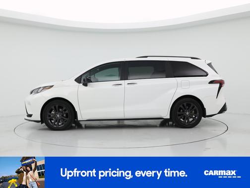 White 2025 Toyota Sienna XSE