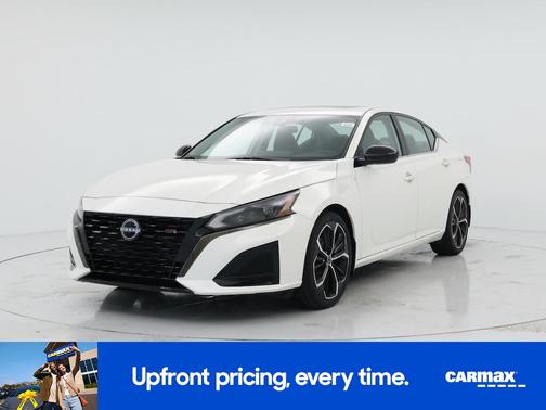 White 2023 Nissan Altima SR