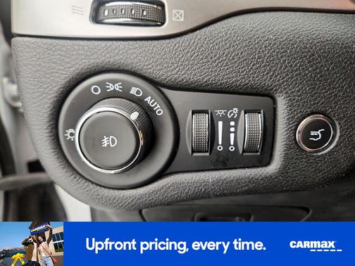 White 2019 Jeep Cherokee Latitude Plus
