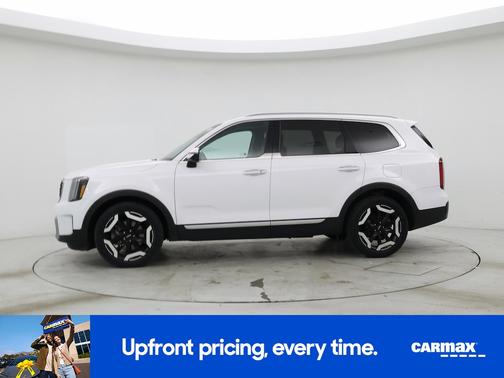 White 2023 Kia Telluride S