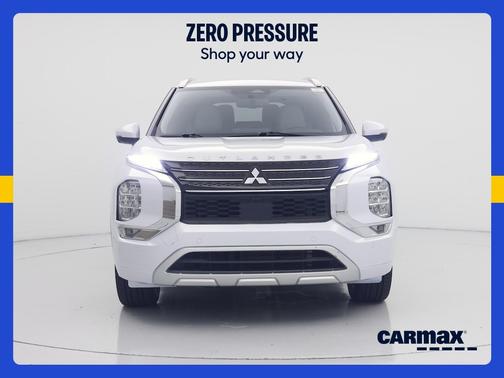 White 2024 Mitsubishi Outlander SEL