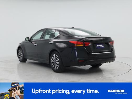 Black 2023 Nissan Altima SV