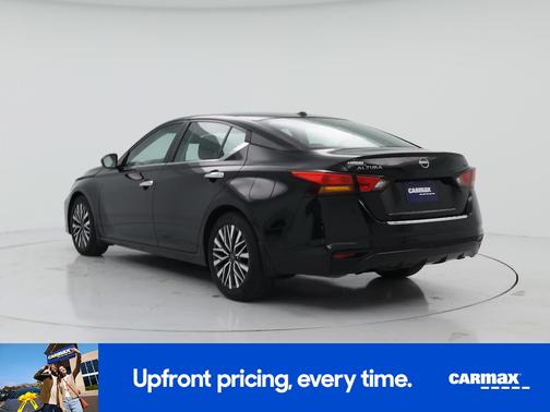 Black 2023 Nissan Altima SV