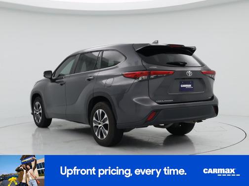 Gray 2023 Toyota Highlander XLE