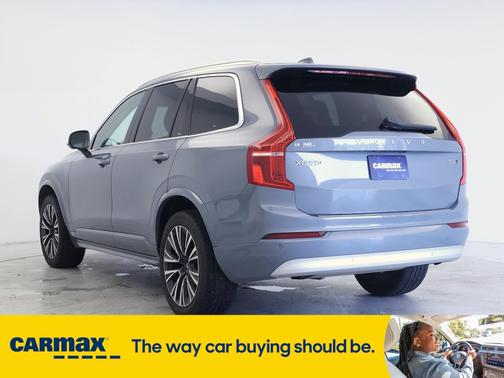 2022 Volvo XC90 T6 Momentum