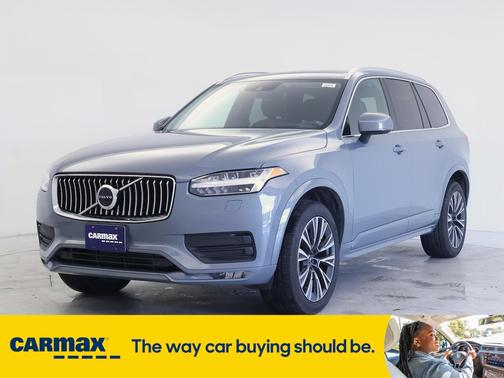 2022 Volvo XC90 T6 Momentum