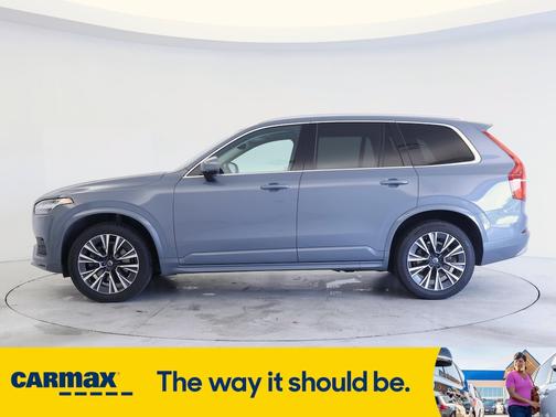 2022 Volvo XC90 T6 Momentum