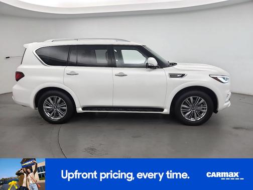 White 2023 INFINITI QX80 Luxe