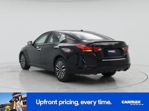 Black 2023 Nissan Altima SV